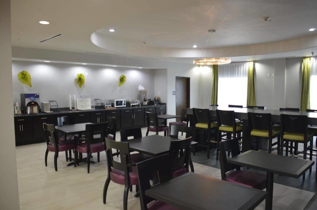 Best Western Plus Dilley Inn&Suites Extérieur photo